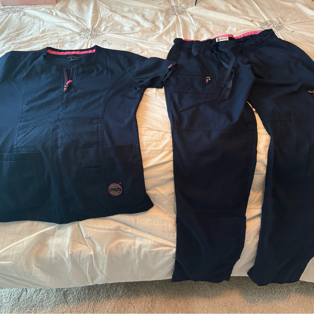 Koi lite scrub set . XS slim fit  bottom , S slim fit top